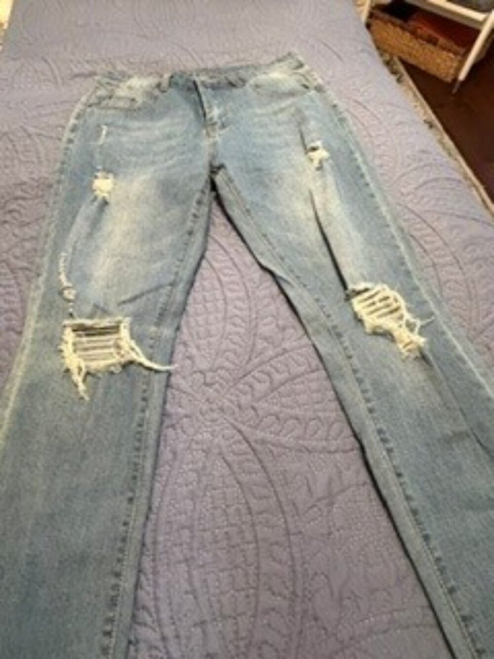 Distressed - Ripped Jeans